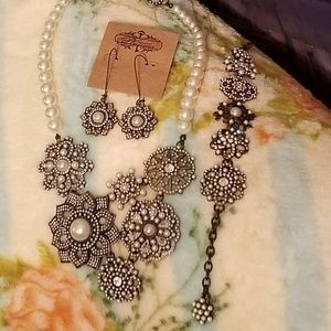 Pearl necklace, bracelet & earring trio set